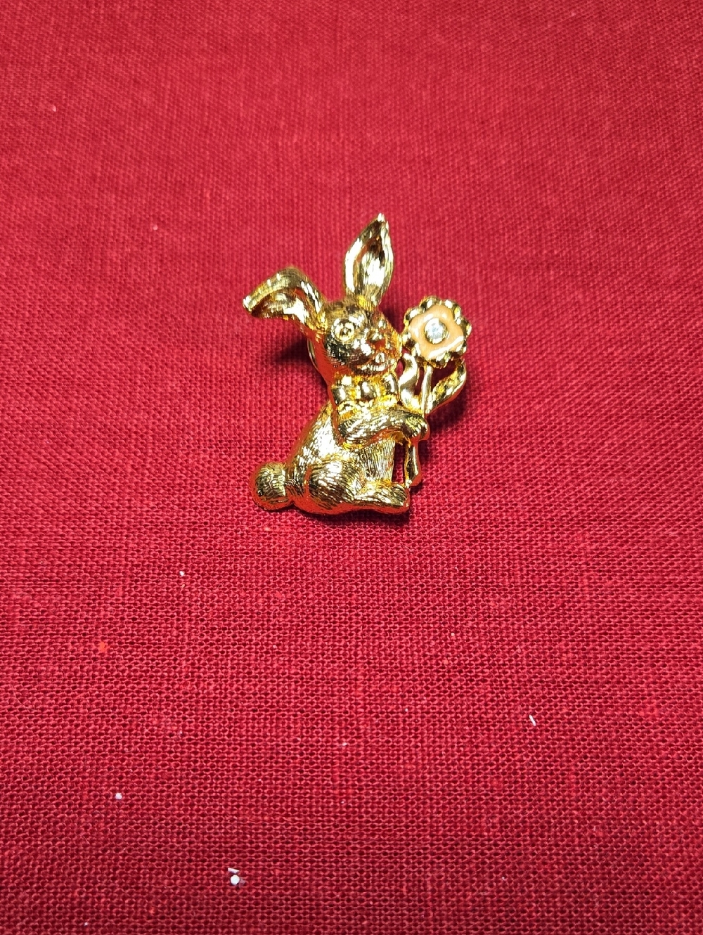 Avon 1992 Honey Bunny Pin Brooch - Gold Rabbit Floral Accent